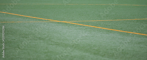 Obraz na płótnie Kunstrasen Sportplatz Fußballfeld mit Feldlinien w salonie