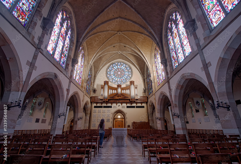 Obraz premium cathedral with pipe organ