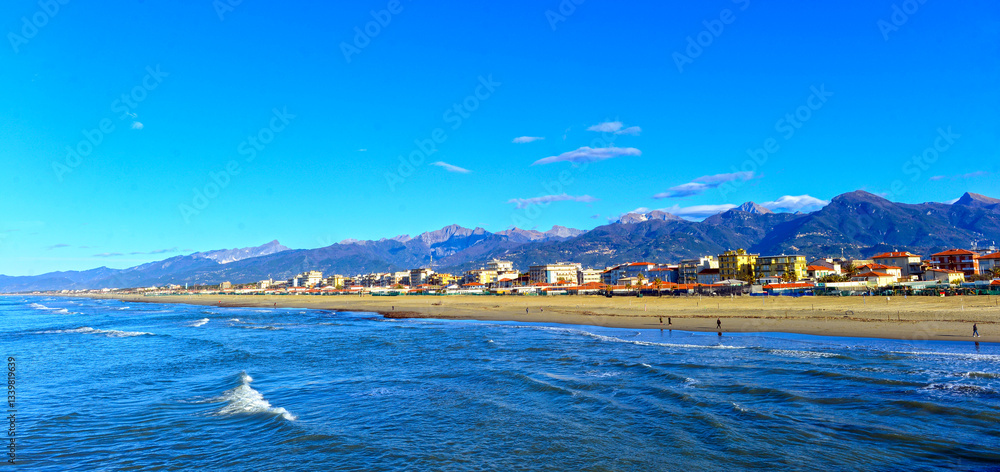 Obraz premium Lido di Camaiore am Ligurischen Meer in Italien