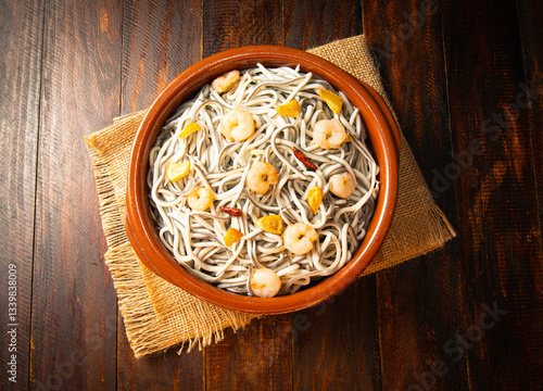 Angulas con gambas al ajillo