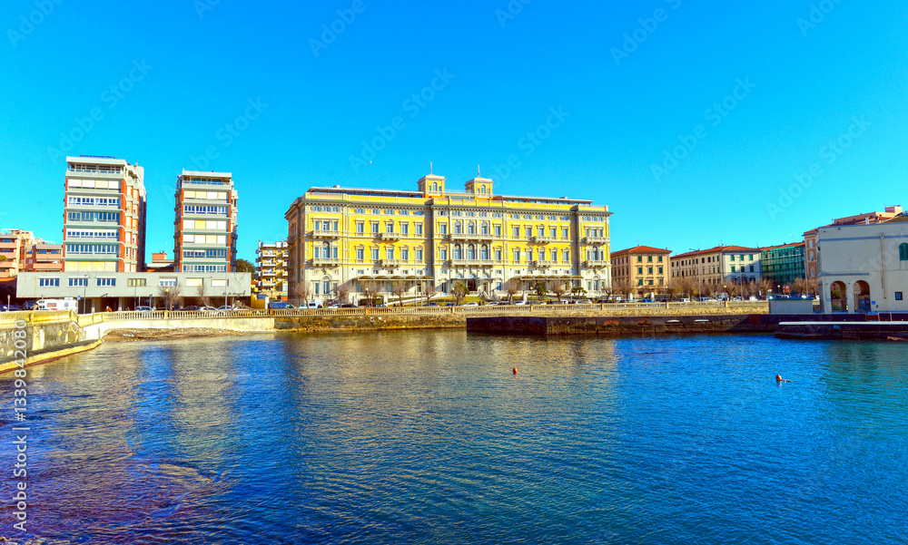 Obraz premium Denkmalgeschützte Architektur in der Altstadt von Livorno in der Region Toskana (Italien)