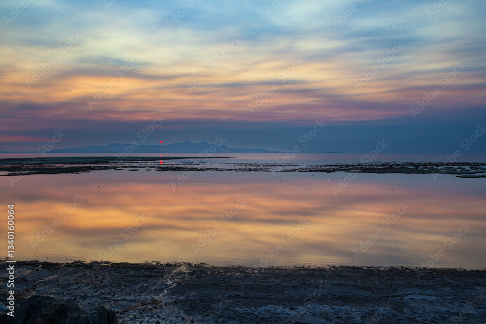 Obraz premium Sunset on Great Salt Lake in Utah