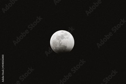 Eclipse Lunar total en etapa de inicio