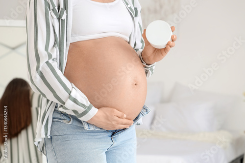 Young pregnant woman with j...