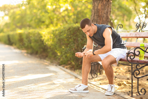 Sporty young man checking p...
