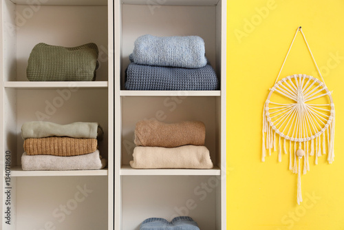 Shelving unit with folded c...