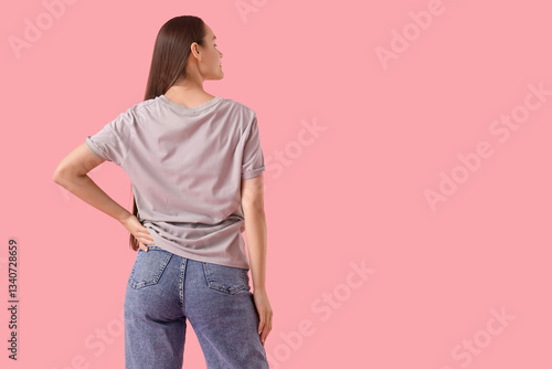 Young woman in grey t-shirt...