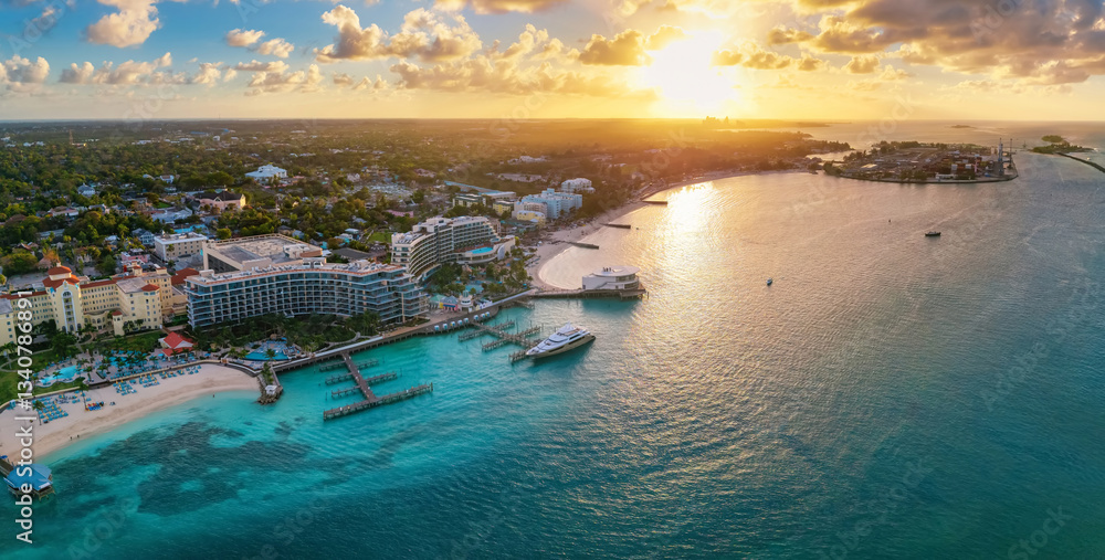 Obraz premium Aerial sunset view of the beautiful Junkanoo beach next to Nassau town, The Bahamas, Caribbean