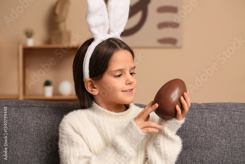 Cute little girl in bunny e...