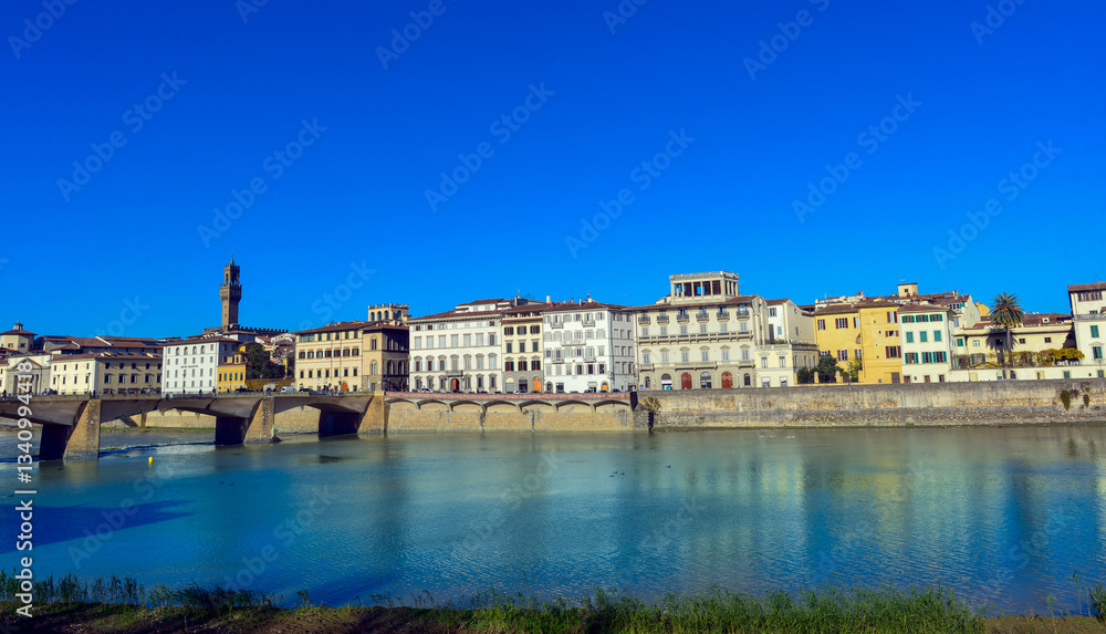 Fototapeta premium Der Ponte alle Grazie, Brücke über den Arno in Florenz