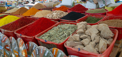 Cuadro en lienzo different kinds of Central Asia seasoning powders are on sale in Siyob bazaar or so called Siab bazaar is the biggest bazaar in Samarkand