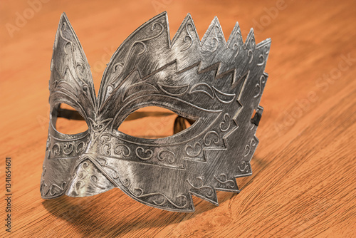 Obraz na płótnie Venetian carnival mask on a wooden table w salonie