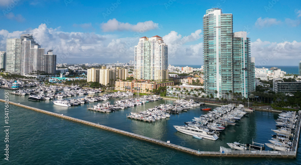 Fototapeta premium Luxurious lifestyle. View of luxury Miami Biscayne Bay Florida. Biscayne bay. Summer vacation. Luxury South beach marina. Miami south beach view. Docked luxurious yacht boat. Seaside marina