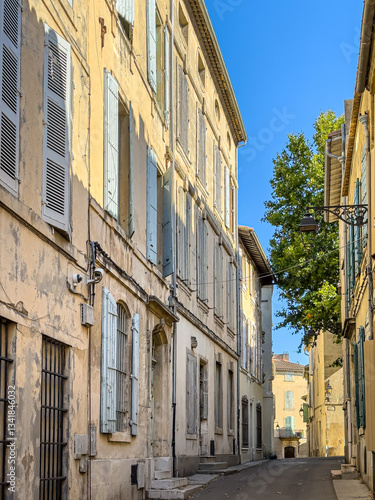 Obraz na płótnie Street view of old village Arles in France w salonie