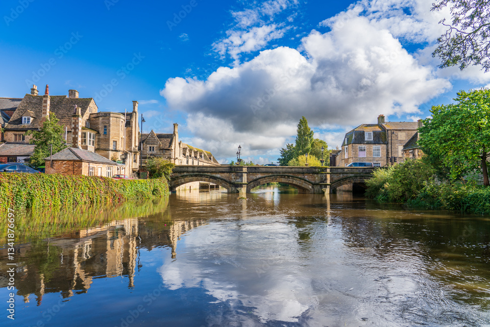 Fototapeta premium Stamford Town bridge on beautiful sunny day. England