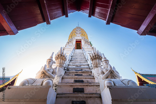 Obraz na płótnie Climb the prang to pay homage to the Buddha's relics at a large Phra Si Rattana Mahathat is a Buddhist temple (wat) event tourist attractions It is a major tourist attraction Phitsanulok,Thailand. w salonie