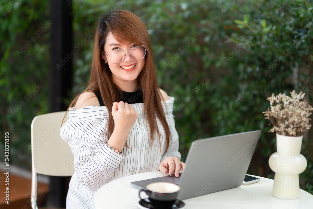 asian freelance people business female talking making using casual working with laptop computer for browsing internet, chatting and blogging and smartphone,notebook in coffee shop.