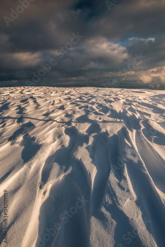 Obraz na płótnie Babia Góra at sunset, covered in winter snow. A stunning mountain landscape in Babia Góra National Park, Poland. Golden light contrasts with icy peaks, creating a breathtaking view for nature and trav w salonie