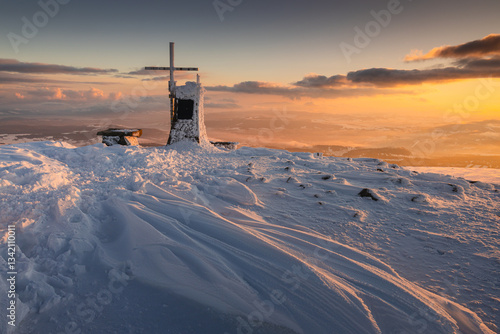 Obraz na płótnie Babia Góra at sunset, covered in winter snow. A stunning mountain landscape in Babia Góra National Park, Poland. Golden light contrasts with icy peaks, creating a breathtaking view for nature and trav w salonie