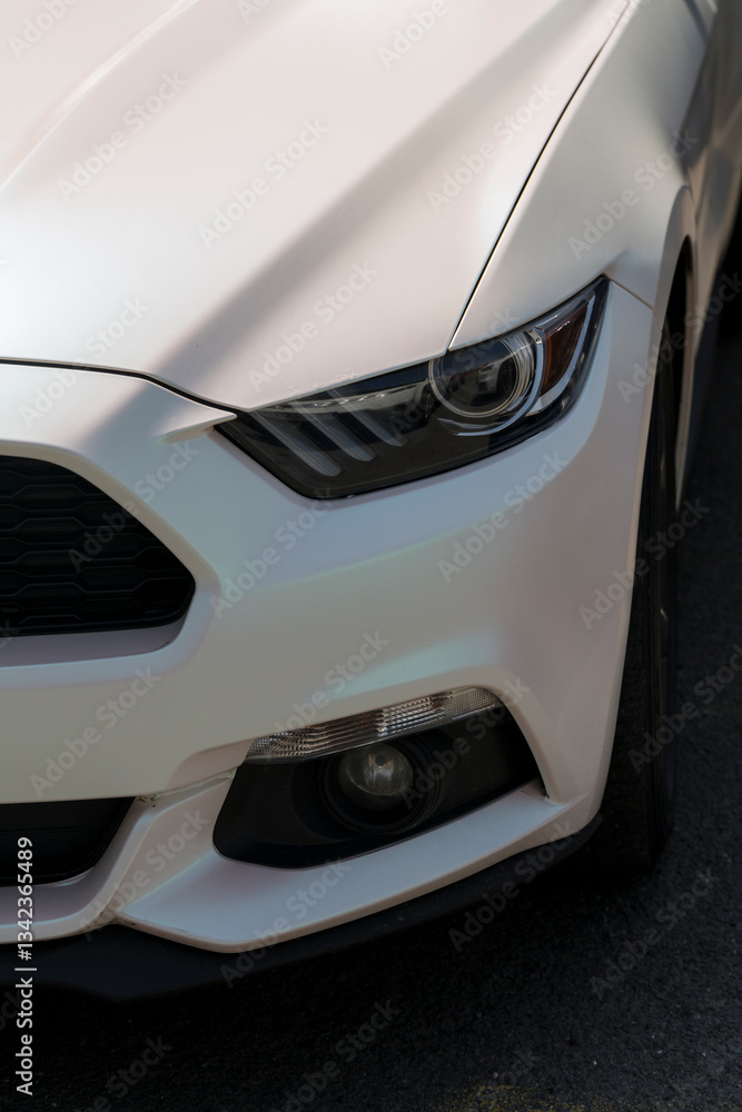 Leftist front wheel and headlight. Replicas of Russian cars. Halogen lighting at the white car. Leftist front wheel and headlight. Replicas of Russian cars. Halogen lighting at the white car.