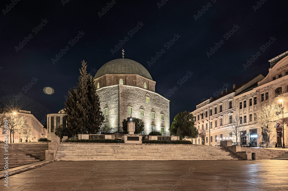 Fototapeta premium Jakovali Hassan Mosque and Museum, Széchenyi square
