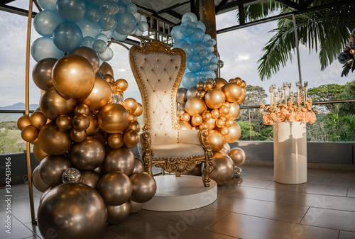 decoración de fiestas con globos de colores - foto de stock 