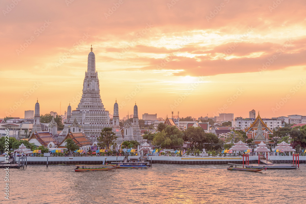 The most beautiful Viewpoint Wat Arun,Buddhist temple in Bangkok, Thailand The most beautiful Viewpoint Wat Arun,Buddhist temple in Bangkok, Thailand