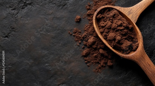 Obraz na płótnie Dark cocoa powder in wooden spoons on dark background w salonie