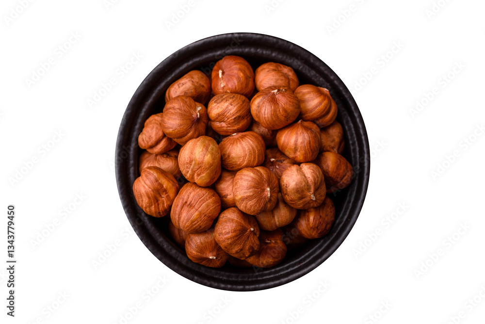 Obraz premium Raw hazelnuts without shells in a bowl
