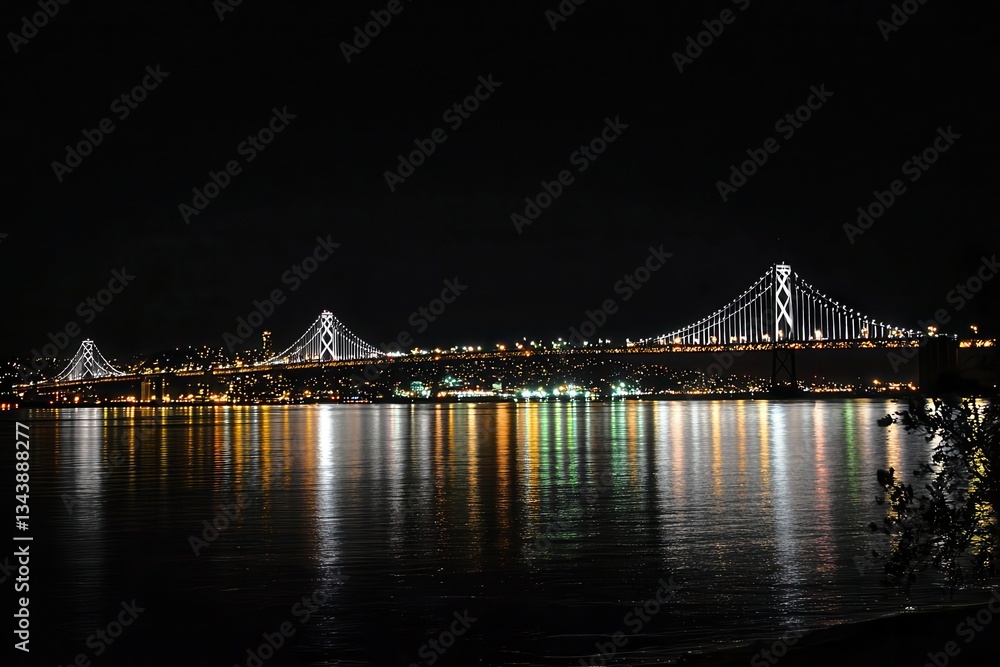 Fototapeta premium Iconic Bridge at Night