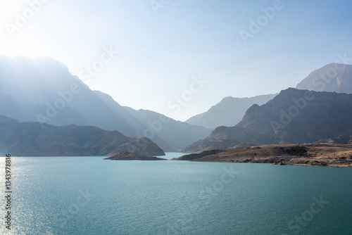 Wallpaper Mural Wadi Dayqah Dam Sonnenstrahlen fallen über einen Stausee in Oman Torontodigital.ca