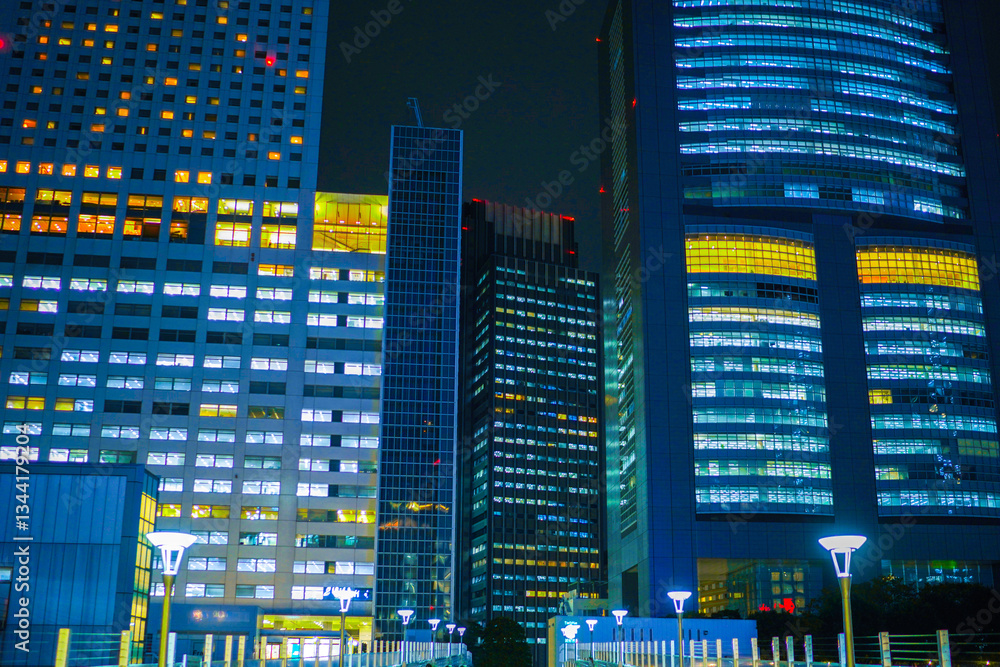 新宿の高層ビル群の夜景