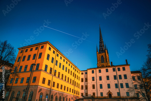 Obraz na płótnie 教会の尖塔と建物 w salonie