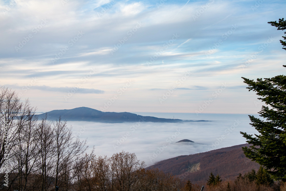 Fototapeta premium Mare di nuvole, monte Cimone, provincia di Modena, Emilia Romagna