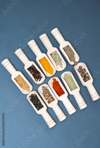 Obraz na płótnie spice mix in wooden spoons w salonie