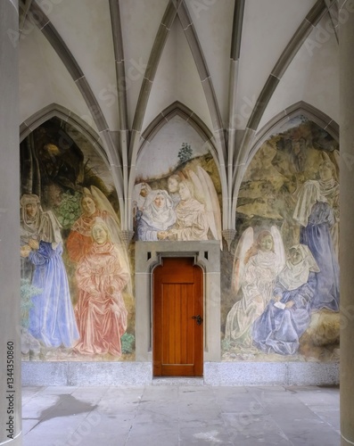 Fotografía Frescos and wooden door with stone pillars and arches at Fraumunster Church courtyard, Zurich Switzerland