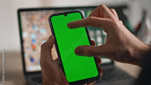 Canvas Print Fingers zooming chroma key cellphone in office closeup