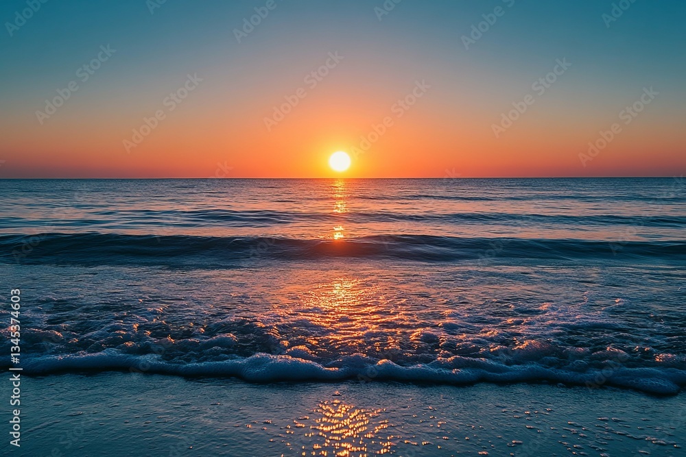 Naklejka premium A beautiful orange sun setting over the ocean horizon