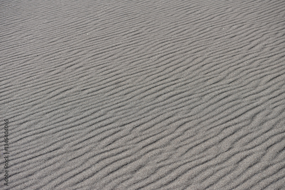 Obraz premium waves in the sand