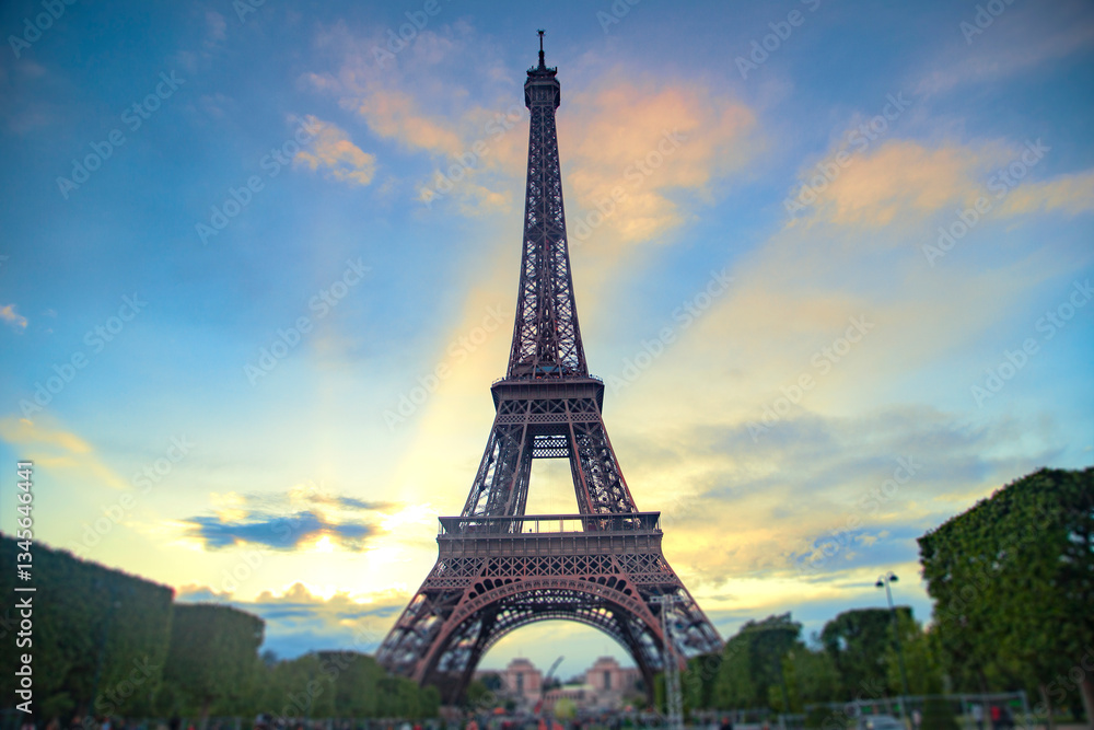 Fototapeta premium Eiffel Tower at sunset. Paris