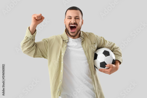 Screaming male sport fan wi...