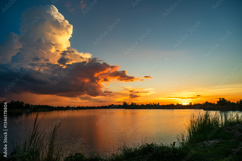 Obraz premium sunset at the lake