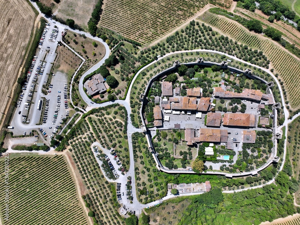 Obraz premium Aerial view of Monteriggioni medieval village in summer season. Monteriggioni, Siena, Tuscany, Italy