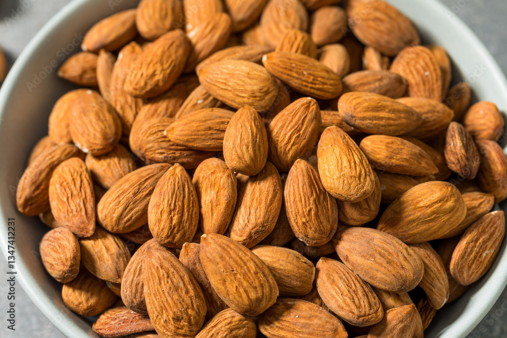 Fototapeta premium Organic Raw Whole Dry Almonds