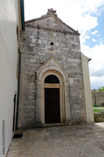 Obraz na płótnie Nin, Croatia - September 13, 2024 - historic city center of a Mediterranean town. Houses, ruins and churches bear witness to a long history. w salonie