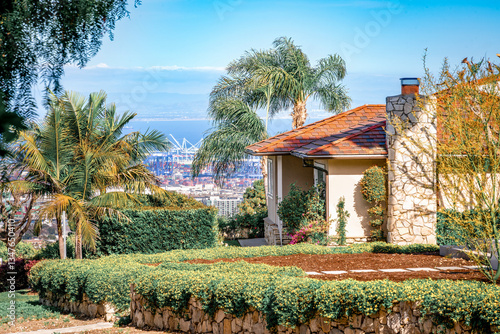 Obraz na płótnie Neighborhoods with small roads and homes overlooking Los Angeles and the Port of Los Angeles during a bright, beautiful clear Springtime day w salonie