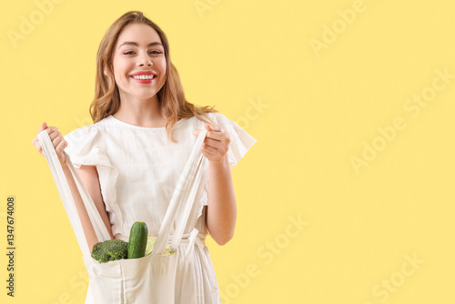 Pretty young woman with fre...