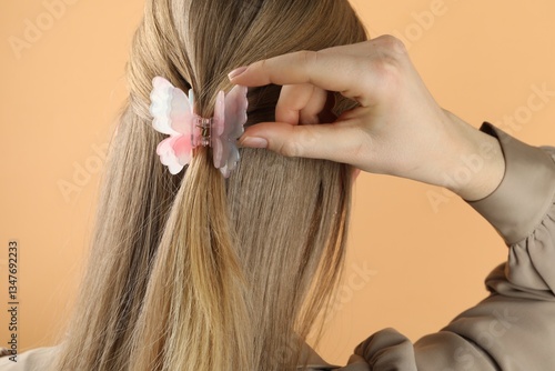 Obraz na płótnie Woman with beautiful hair clip on beige background, back view w salonie