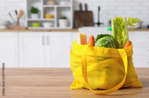 Yellow shopping bag with di...