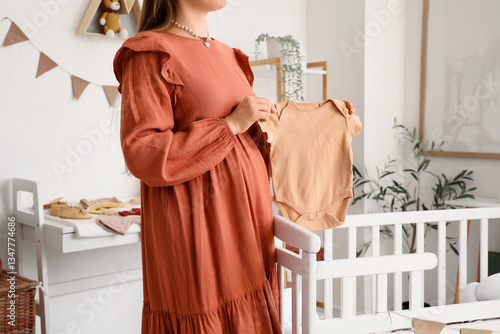 Pregnant woman with baby bo...
